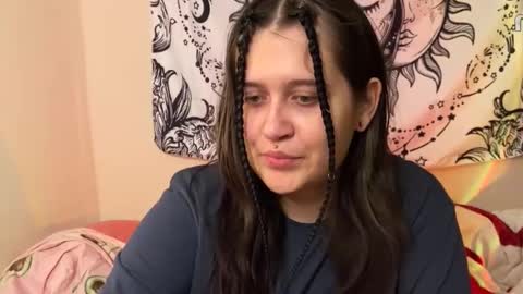 Snapshot of keshamoon chatting on 12.21.24 Kesha online show from 12.21.24