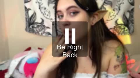 Snapshot of keshamoon chatting on 12.26.24 Kesha online show from 12.26.24