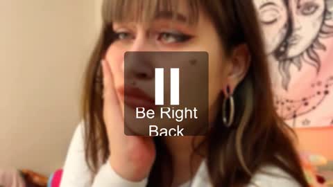 Snapshot of keshamoon chatting on 12.29.24 Kesha online show from 12.29.24