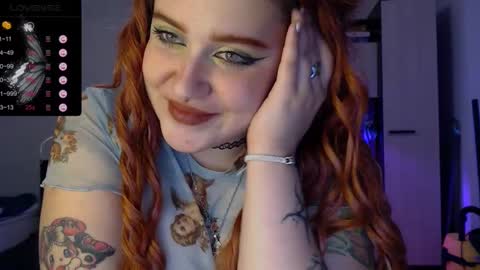 Snapshot of keshamoon chatting on 02.10.25 Kesha online show from 02.10.25