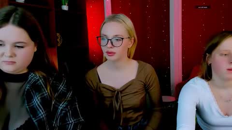 Snapshot of keuli_li chatting on 02.23.26 keuli_li online show from 02.23.26