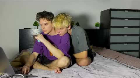 Snapshot of kevin_do0 chatting on 04.06.26 Kevin online show from 04.06.26