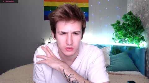 Snapshot of kevin_shayne chatting on 09.28.25 Kevin online show from 09.28.25