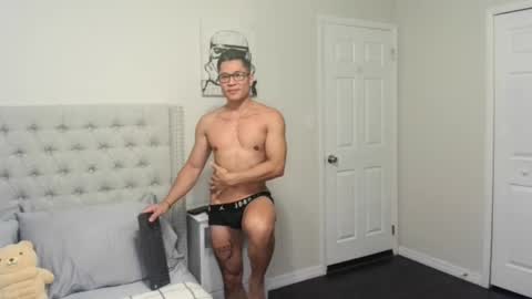 Snapshot of kevinkham chatting on 10.01.25 kevinkham online show from 10.01.25