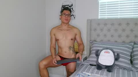 Snapshot of kevinkham chatting on 10.19.25 kevinkham online show from 10.19.25