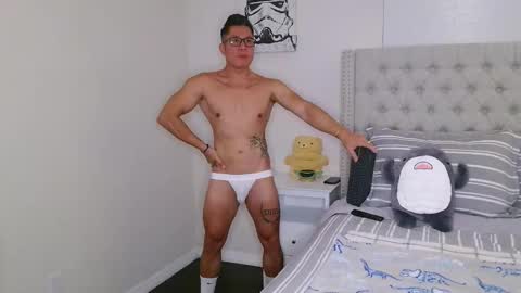 Snapshot of kevinkham chatting on 10.21.25 kevinkham online show from 10.21.25