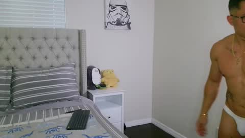 Snapshot of kevinkham chatting on 10.26.25 kevinkham online show from 10.26.25