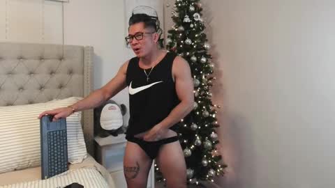 Snapshot of kevinkham chatting on 11.21.25 kevinkham online show from 11.21.25