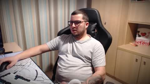 Snapshot of kevinnlovely95 chatting on 11.27.25 Kevinn online show from 11.27.25