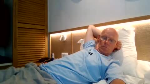kevlooking4sez online show from 08.04.26