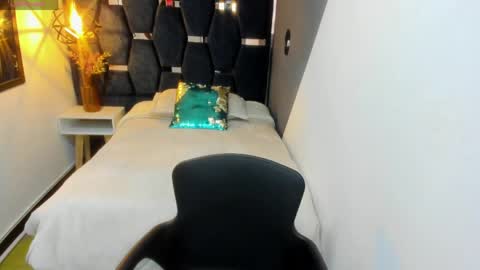 KEYLA BRUNETTE online show from 04.04.26