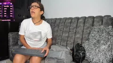 Keila Milf online show from 09.25.25