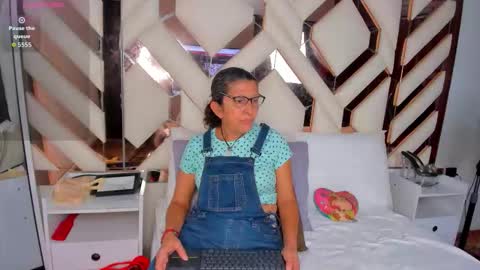 Keila Milf online show from 12.23.25