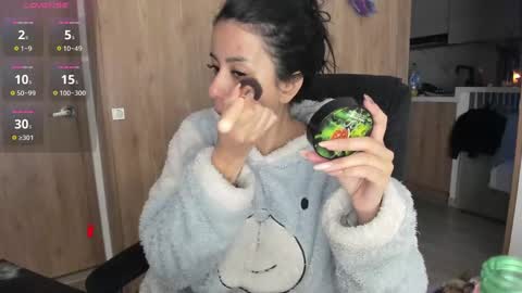 Laura online show from 12.31.24