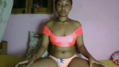 Snapshot of khaissa chatting on 12.18.25 khaissa online show from 12.18.25