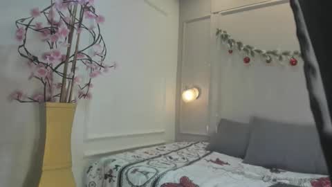 Snapshot of khaterine_hot_1 chatting on 12.18.25 Kathe Hot online show from 12.18.25