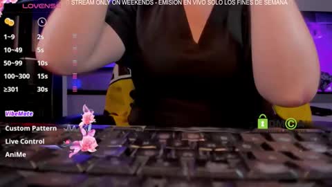 Snapshot of khionebesset chatting on 11.21.25 Khi. online show from 11.21.25