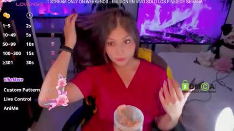 Snapshot of khionebesset chatting on 11.23.25 Khi. online show from 11.23.25