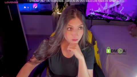 Snapshot of khionebesset chatting on 12.17.25 Khi. online show from 12.17.25