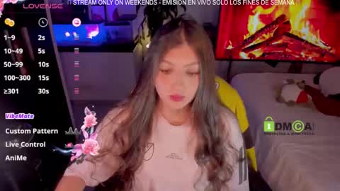 Snapshot of khionebesset chatting on 12.22.25 Khi. online show from 12.22.25