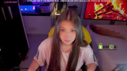 Snapshot of khionebesset chatting on 01.11.26 Khi. online show from 01.11.26