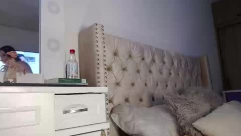 khloe33 online show from 02.13.25