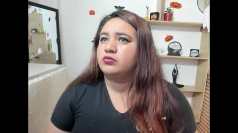 Snapshot of khloe_tommson_ chatting on 11.01.25 khloe_tommson_ online show from 11.01.25