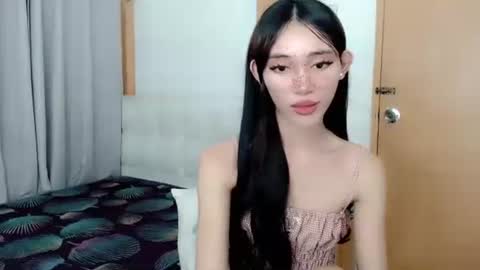 Snapshot of khloedoll_ chatting on 11.27.25 khloe online show from 11.27.25