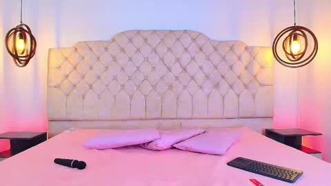 khloejohnson online show from 11.24.25