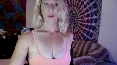 KELLYWILDNNOUT online show from 09.18.25