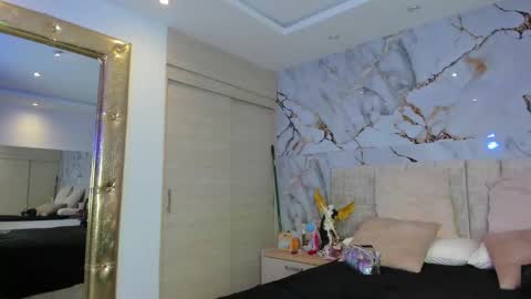 Snapshot of kiana_cream chatting on 01.12.26 N M online show from 01.12.26