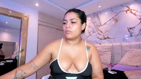 Snapshot of kiana_cream chatting on 02.19.26 N M online show from 02.19.26