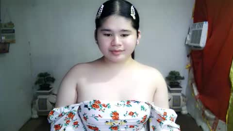 Snapshot of kianna_schmitz chatting on 09.23.25 Your SweetGirl Ts online show from 09.23.25