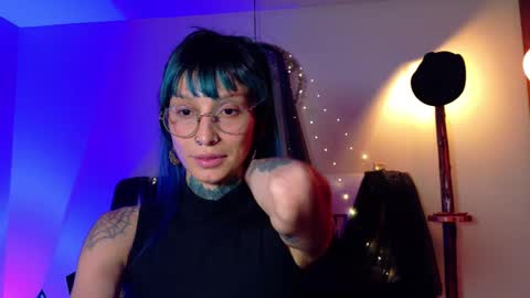 Snapshot of kiannamills chatting on 10.07.25 Kianna online show from 10.07.25