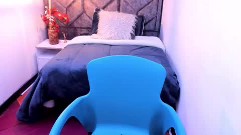 Snapshot of kiara_cruz__ chatting on 12.16.25 kiara Cruz online show from 12.16.25