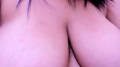 Snapshot of kiara_cruz__ chatting on 12.21.25 kiara Cruz online show from 12.21.25