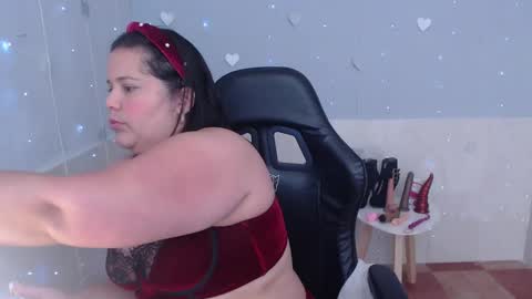 Snapshot of kiara_scottt chatting on 02.12.25 Kiara online show from 02.12.25