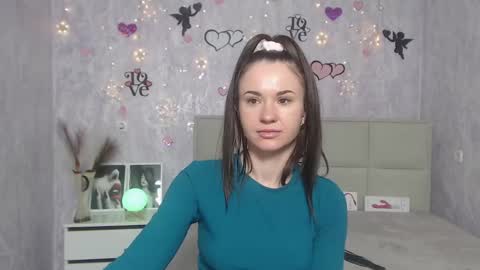 Snapshot of kiaracriegs chatting on 03.10.25 Kara online show from 03.10.25