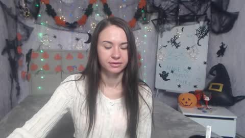 Snapshot of kiaracriegs chatting on 11.01.25 Kara online show from 11.01.25