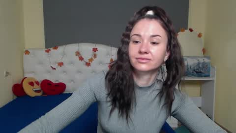 Snapshot of kiaracriegs chatting on 11.15.25 Kara online show from 11.15.25