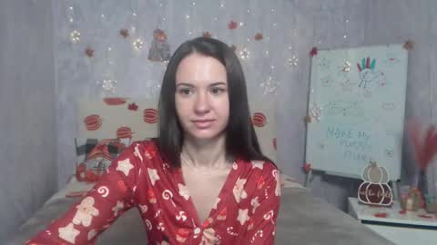 Snapshot of kiaracriegs chatting on 11.17.25 Kara online show from 11.17.25