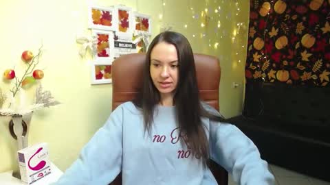 Snapshot of kiaracriegs chatting on 11.24.25 Kara online show from 11.24.25