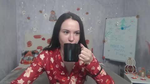 Snapshot of kiaracriegs chatting on 12.01.25 Kara online show from 12.01.25