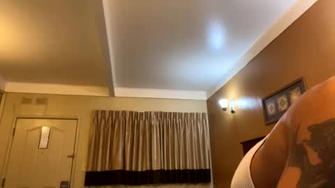 Snapshot of kibrombariu45 chatting on 05.26.26 HunneysPlayRoom online show from 05.26.26