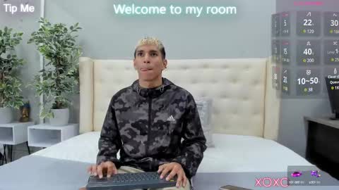 Snapshot of kieran_derek chatting on 02.14.25 Kieran Derek online show from 02.14.25