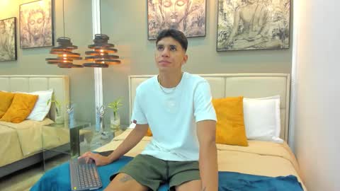 Snapshot of kieran_derek chatting on 11.08.25 Kieran Derek online show from 11.08.25