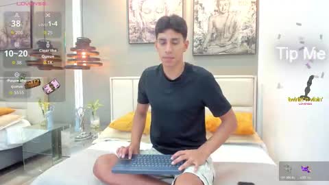 Snapshot of kieran_derek chatting on 11.15.25 Kieran Derek online show from 11.15.25