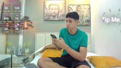 Snapshot of kieran_derek chatting on 11.27.25 Kieran Derek online show from 11.27.25