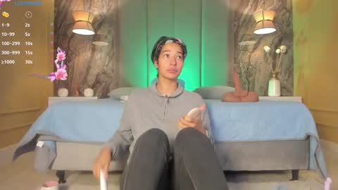 Snapshot of kiiimthompson chatting on 02.16.25 Kim Thompson online show from 02.16.25