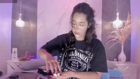 Snapshot of kiiimthompson chatting on 10.01.25 Kim Thompson online show from 10.01.25